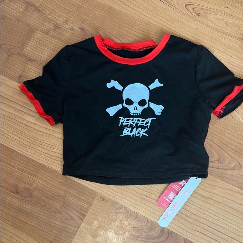 Skull crop top perfect black T-Shirt M punk goth nwt